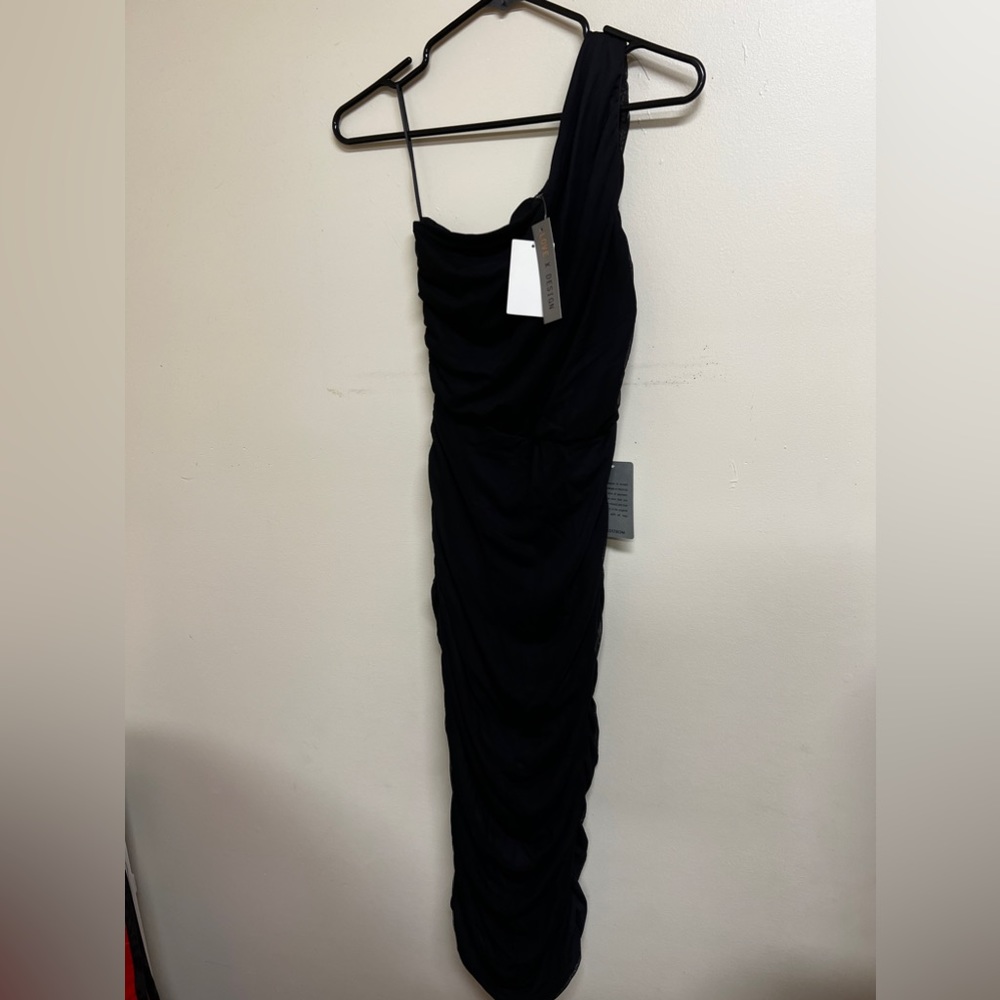 Love X Design Black One-Shoulder Midi Dress